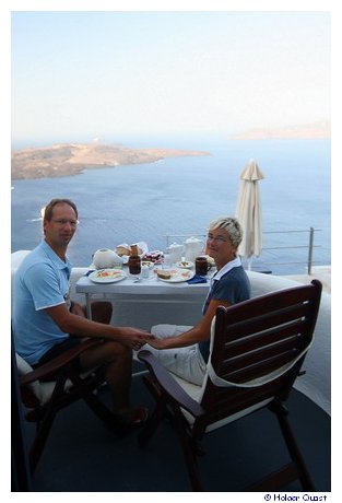 Ela und Holger beim Frhstck auf der eigenen Terrasse im Homeric Poems