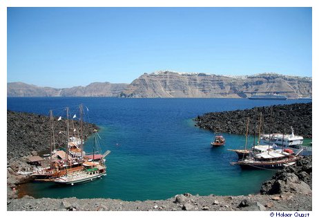 Boote am Vulkan Nea Kameni - Santorini